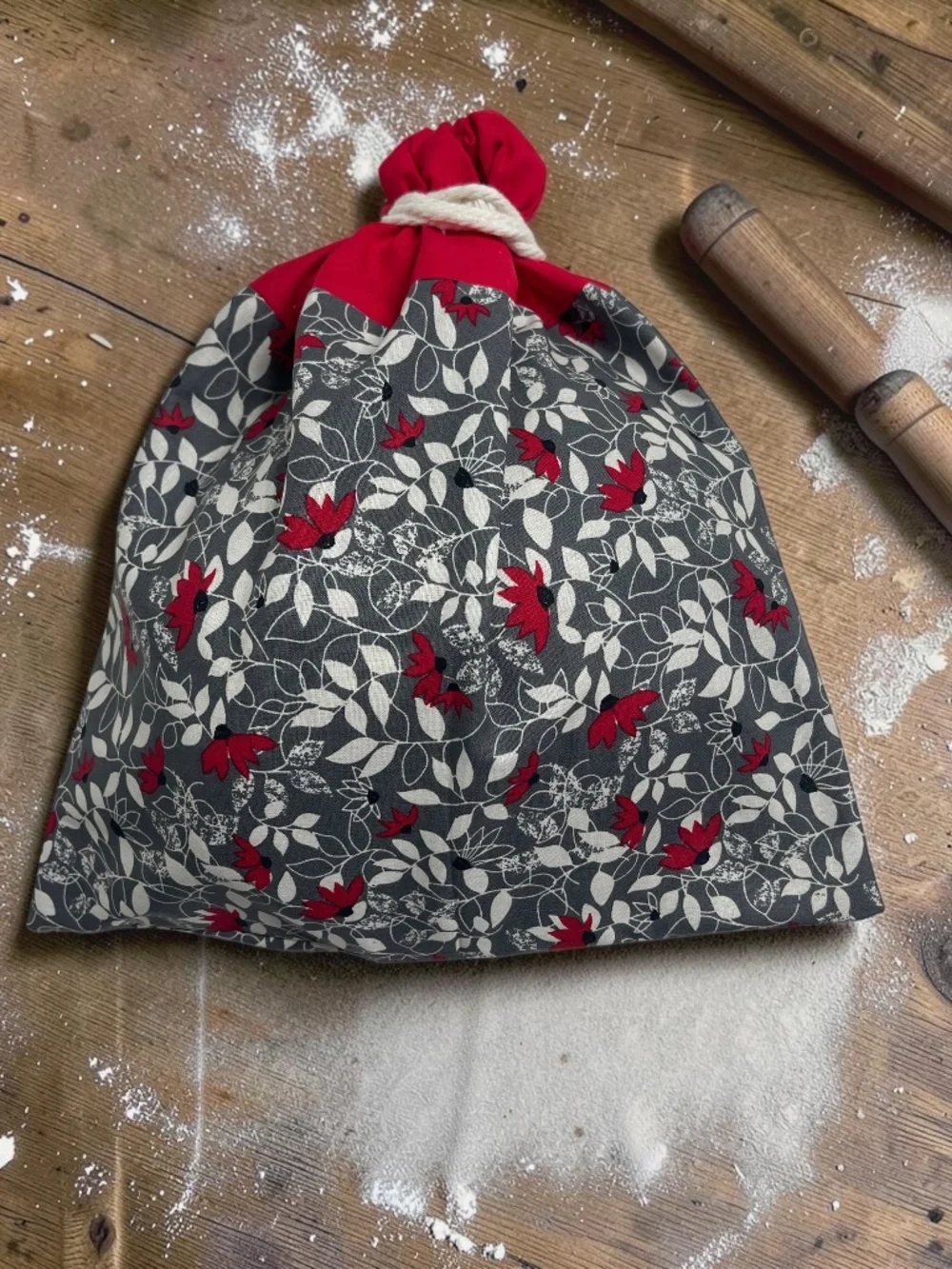 Red Floral Vine Cotton Bread Bag, Cloth Reusable Bread Storage Bag, Handmade Bag